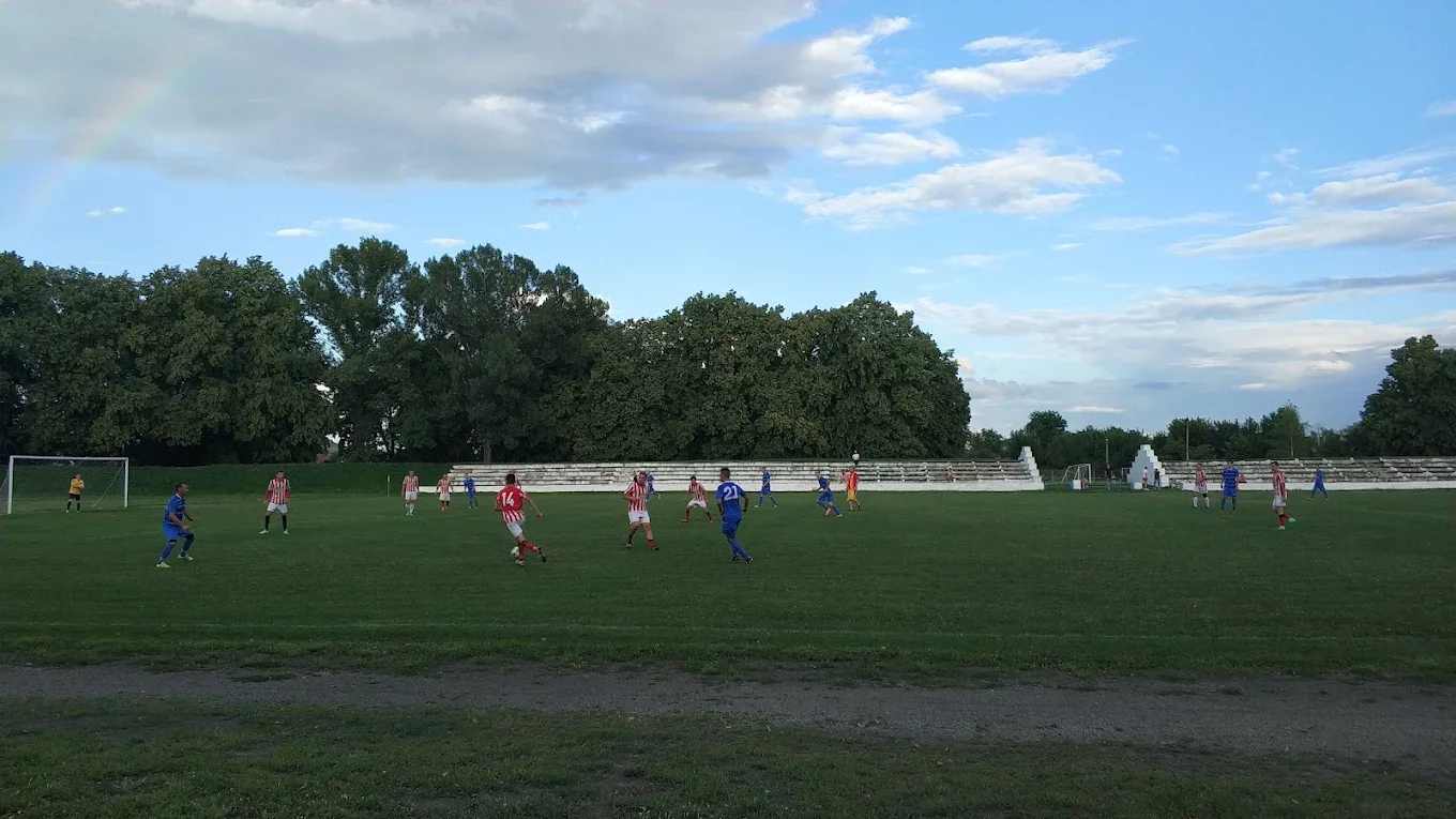 «Шпола‑ЛНЗ‑Лебедин проводила домашні матчі (2006 рік). Стадіон Колос (м.Шпола)